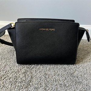 Michael Kors - Black crossbody